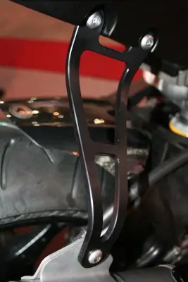 Szybka dostawa Mocowanie wydechu RG RACING YAMAHA YZF-R6 03-05 BLACK